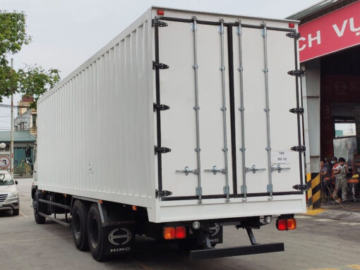 GIÁ XE HINO 3 CHÂN FL8JW7A THÙNG CHỞ PALLET 9.4M