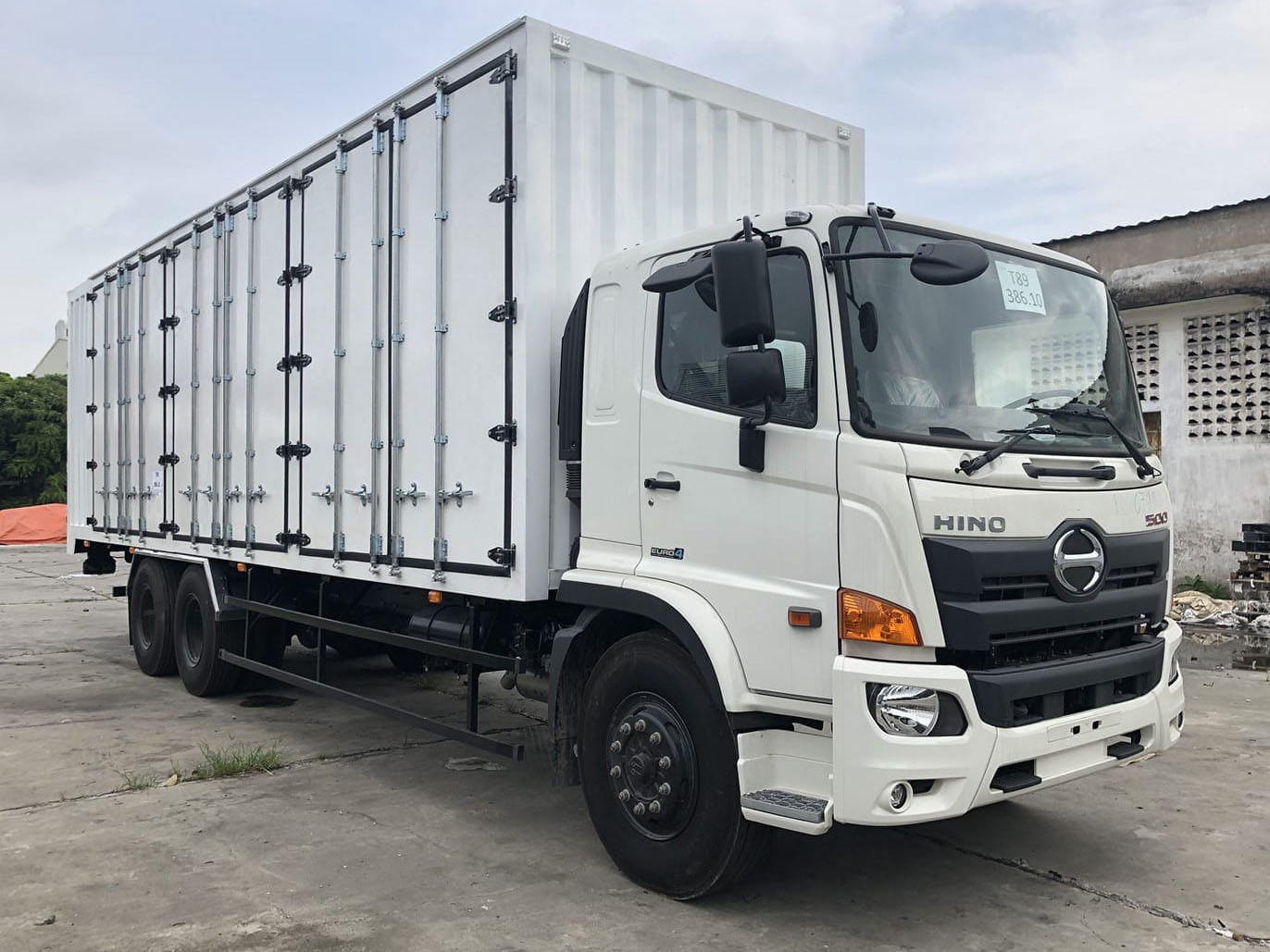 GIÁ XE HINO 3 CHÂN FL8JW7A THÙNG CHỞ PALLET 9.4M