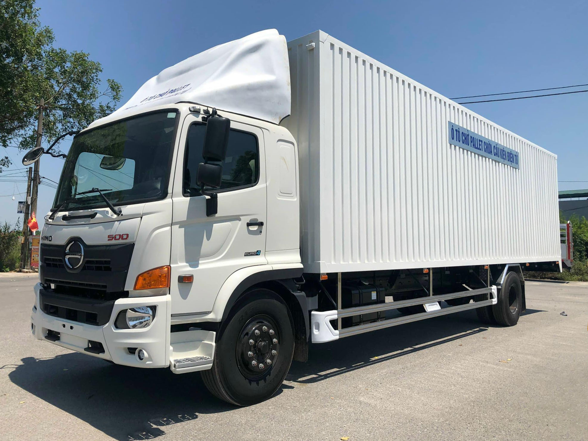 GIÁ XE HINO 8 TẤN FG8JT7A-UTL THÙNG CHỞ PALLET 9.7M