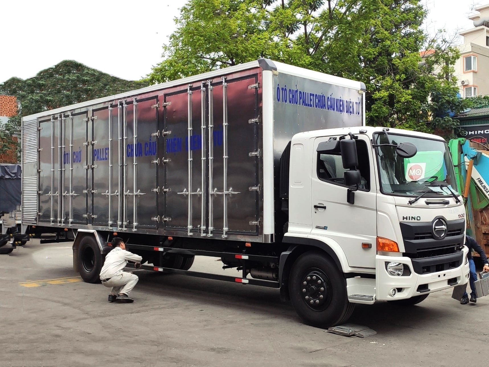 GIÁ XE HINO 8 TẤN FG8JT7A-UTL THÙNG CHỞ PALLET 9.98M